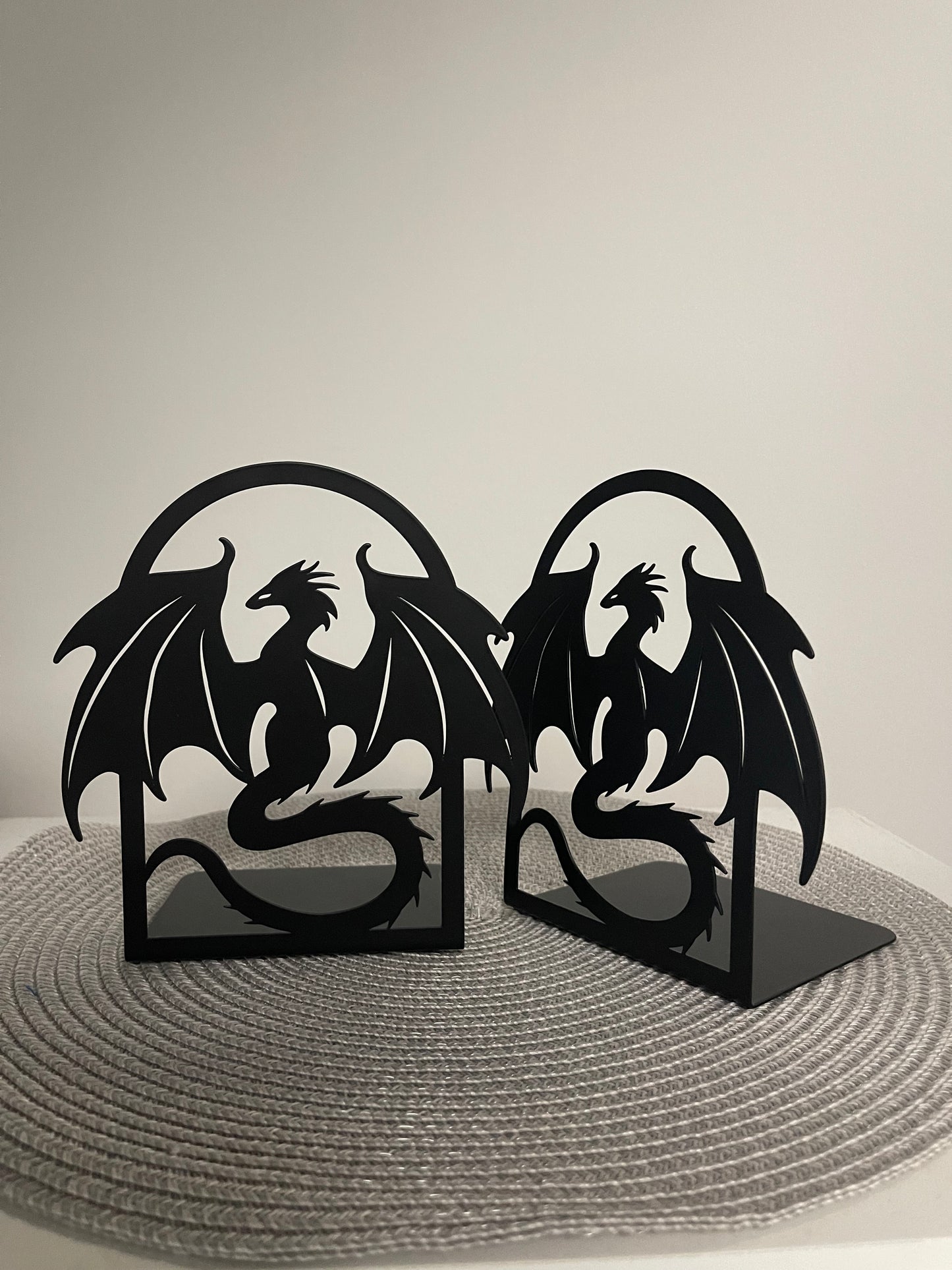 Drachen-Buchstützen – 2er Set aus Metall